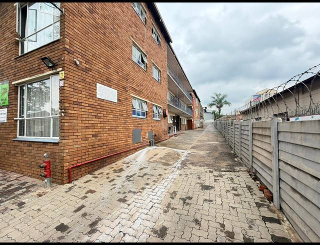 1,500M² APARTMENT BLOCK FOR SALE IN PRETORIA WEST